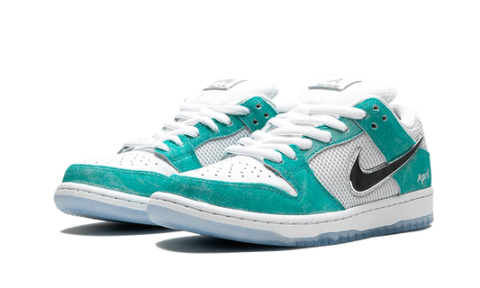 NIKE SB DUNK LOW PRO APRIL SKATEBOARDS