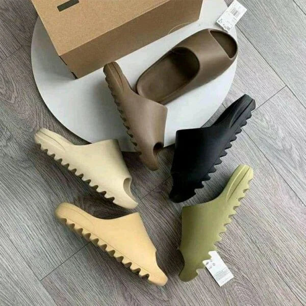 Guía de verano: Cómo elegir entre Yeezy Slide y 350 V2 (con Labubu incluido)