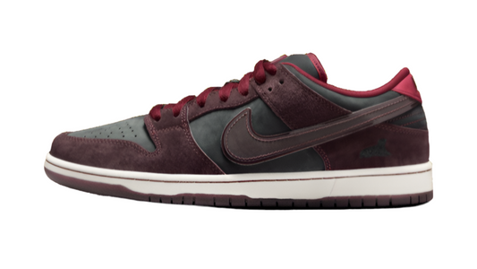 NIKE SB DUNK LOW PRO RIOT SKATESHOP ( Special Box )