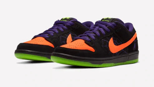 NIKE SB DUNK LOW NIGHT OF MISCHIEF HALLOWEEN ( SPECIAL BOX )