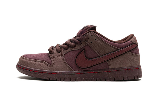 NIKE SB DUNK LOW CITY OF LOVE BURGUNDY