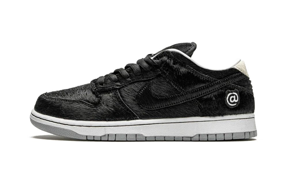 NIKE SB DUNK LOW MEDICOM TOY 2020 - JEFA SNEAKERS MADRIDzapatillas